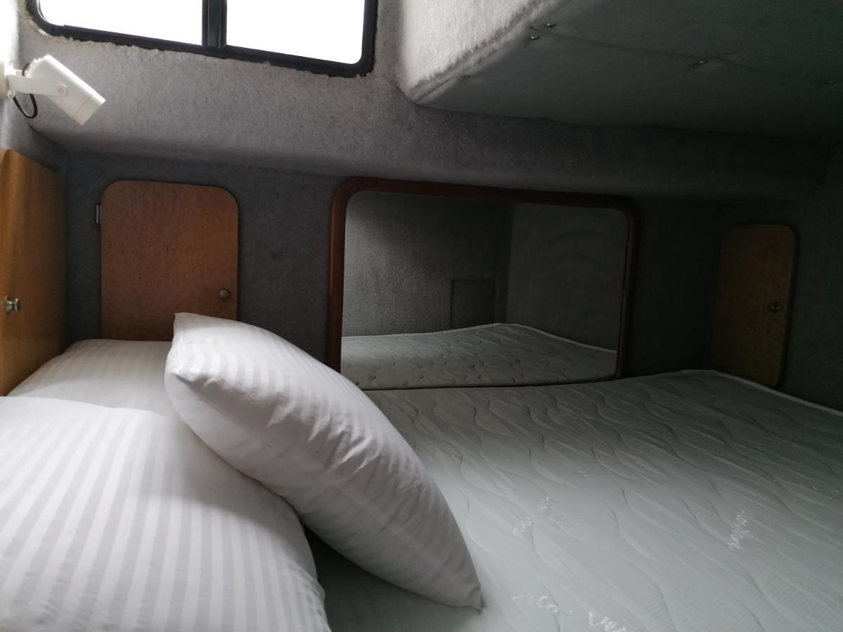 Sejour Insolite Sur Un Yacht. Bateau Hotel A Quai. La Rochelle  Dış mekan fotoğraf