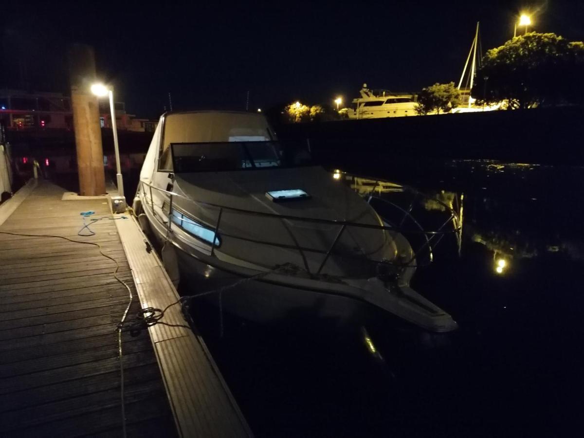 Sejour Insolite Sur Un Yacht. Bateau Hotel A Quai. La Rochelle  Dış mekan fotoğraf